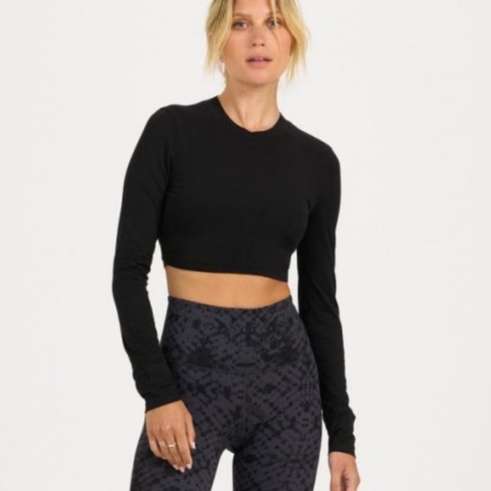 Vuori Black Long-Sleeve Cropped Luxe Top